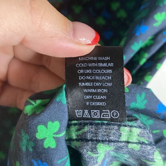 Denim & Flowers-Slim fit lucky four leaf clover short sleeve button down- Size M - Picture 6 of 7